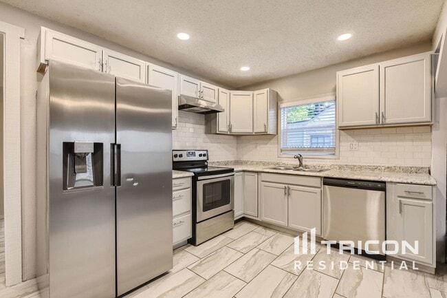 Building Photo - 909 Layton Way