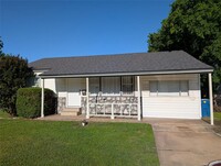 Building Photo - 1701 Sandra Dr