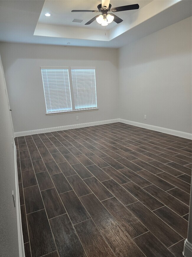 Building Photo - 213 E Adoue Ave