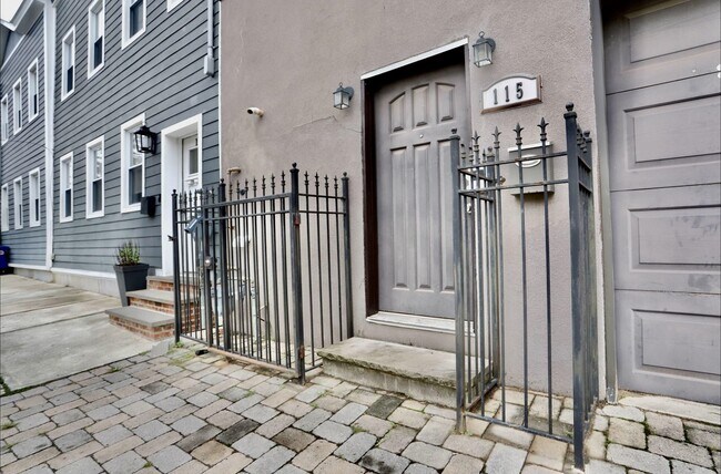 Building Photo - 115 Sherman Ave