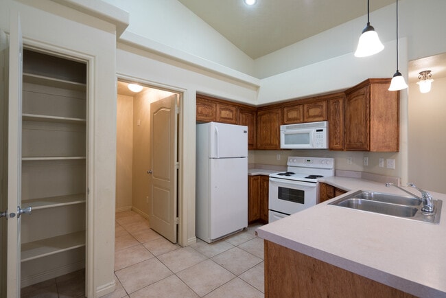 Building Photo - Five bedroom, three bath, 2,300 sq ft town...