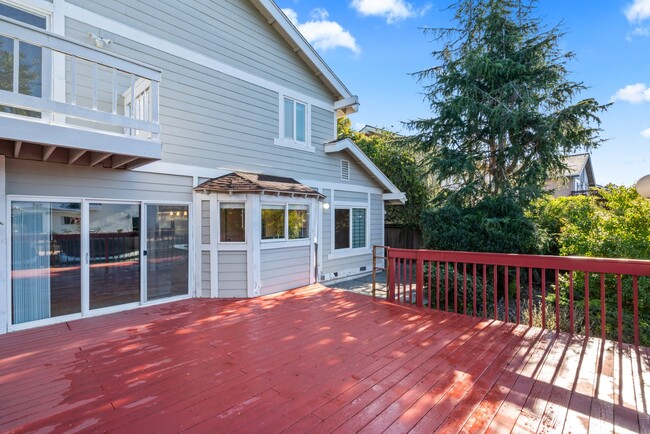 Building Photo - Serene Waterfront Home in Foster City