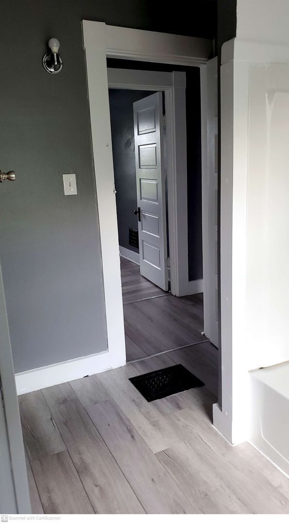 Building Photo - HALF OFF 2nd month rent! Beautiful 3 bed 1...