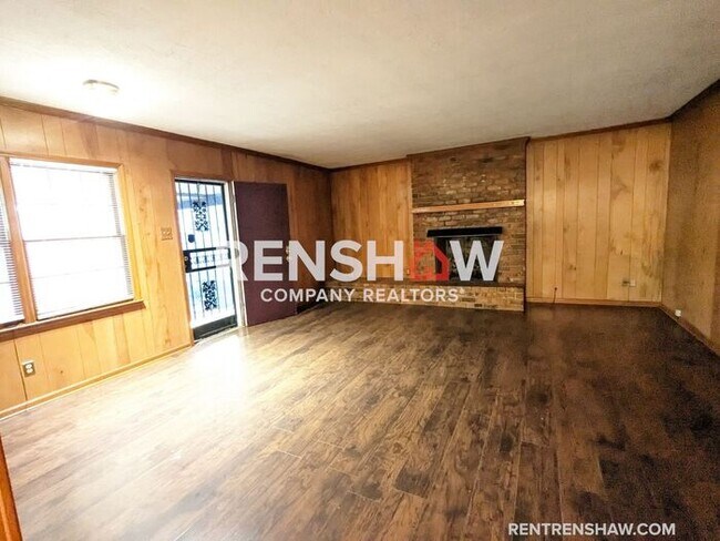 Building Photo - Convenient, 3/2 Home In East Memphis Now A...