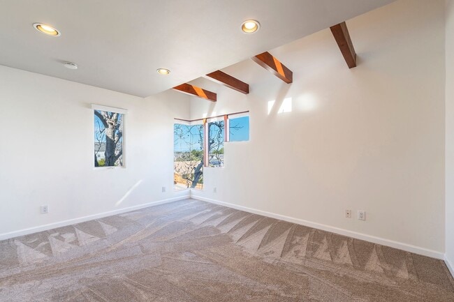 Building Photo - Warm & Inviting Manhattan Beach Rental Home!