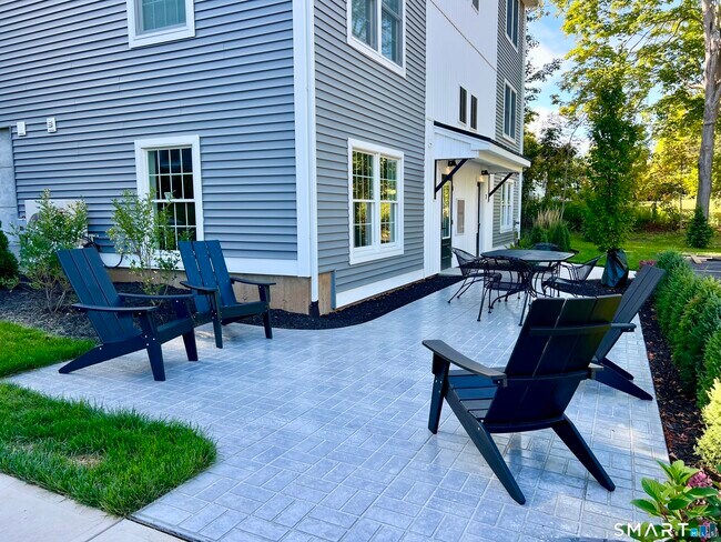 Building Photo - 179 Butternut St