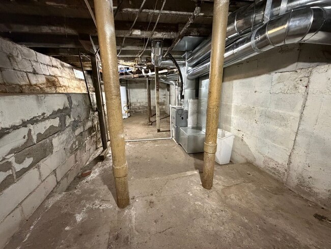 Building Photo - Charming 3 bed