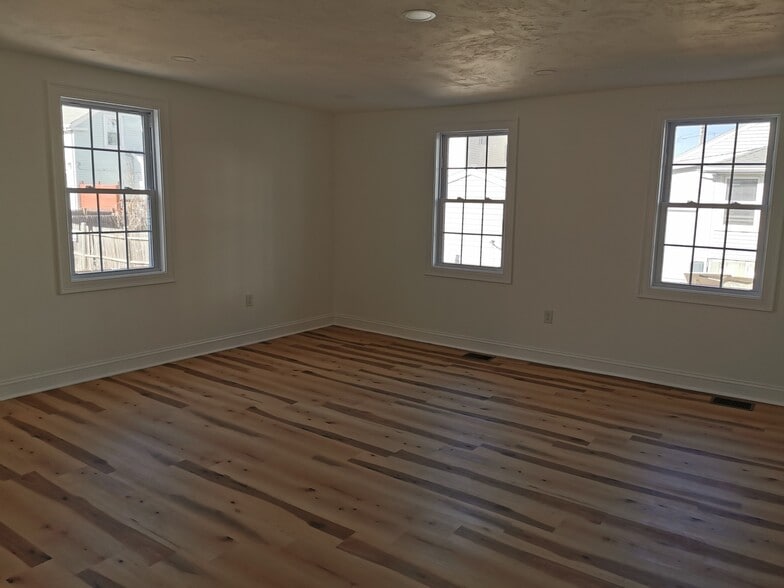 Building Photo - 11 Willet St
