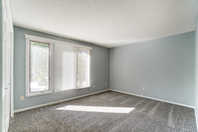 Building Photo - 5931 Spring Oak Ct