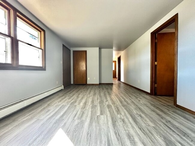 Building Photo - 2202 Sunny Ln