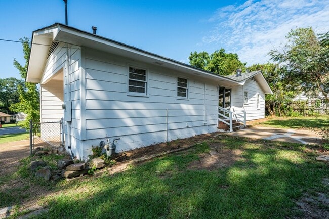 Building Photo - Comfort & Convenience in Northport – 4BR H...
