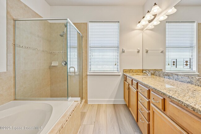 Building Photo - 739 Monterey Dr