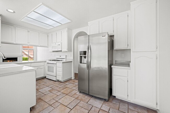 Building Photo - 3581 Cameo Dr