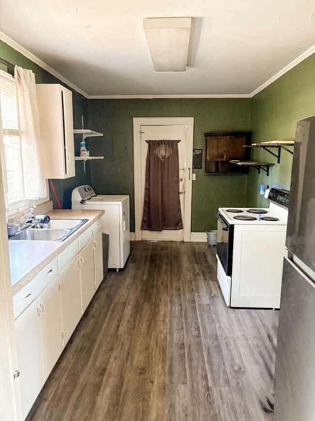 Building Photo - Charming 2-bedroom, 1-bath home