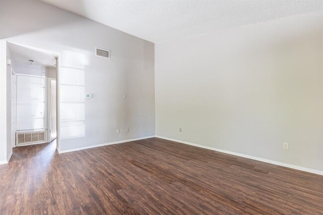 Building Photo - 6201 Berkett Cove