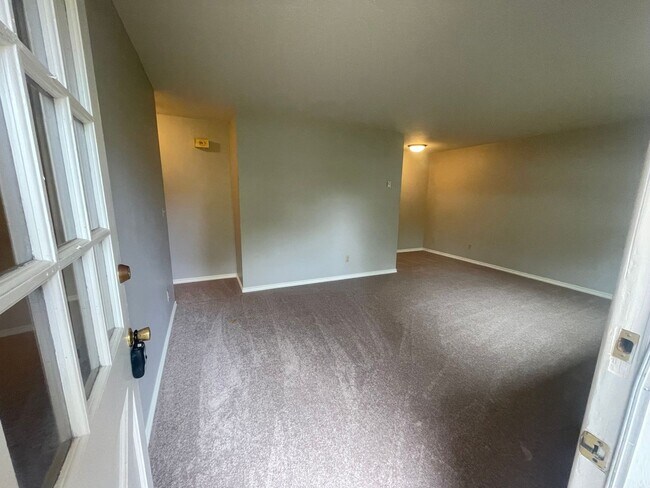 Building Photo - Charming Forest Grove 2BR Home – Great Wal...