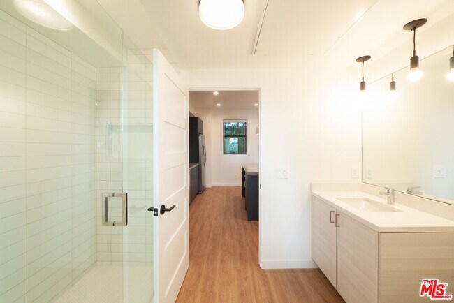 Building Photo - 747 Lillian Way