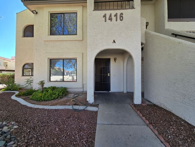 Building Photo - Renovated 2 Bedroom, 2 Bathroom Downstairs...