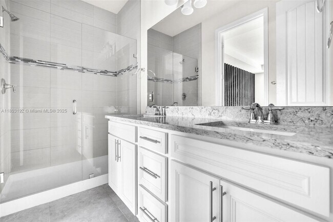Building Photo - 5040 Eucalyptus Dr