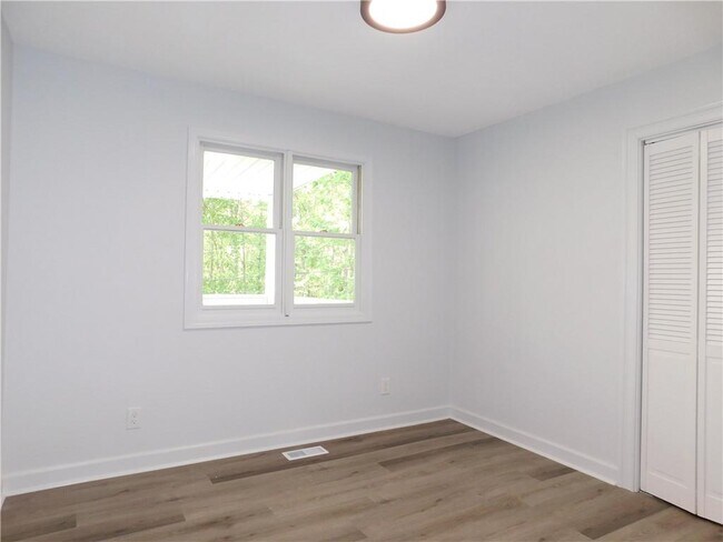 Building Photo - 183 Laurel Heights Dr