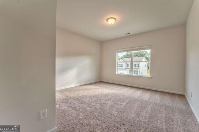 Building Photo - 16 Longbrooke Dr SE