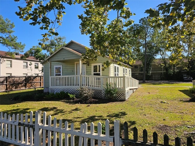 Building Photo - 5118 Pine Ave