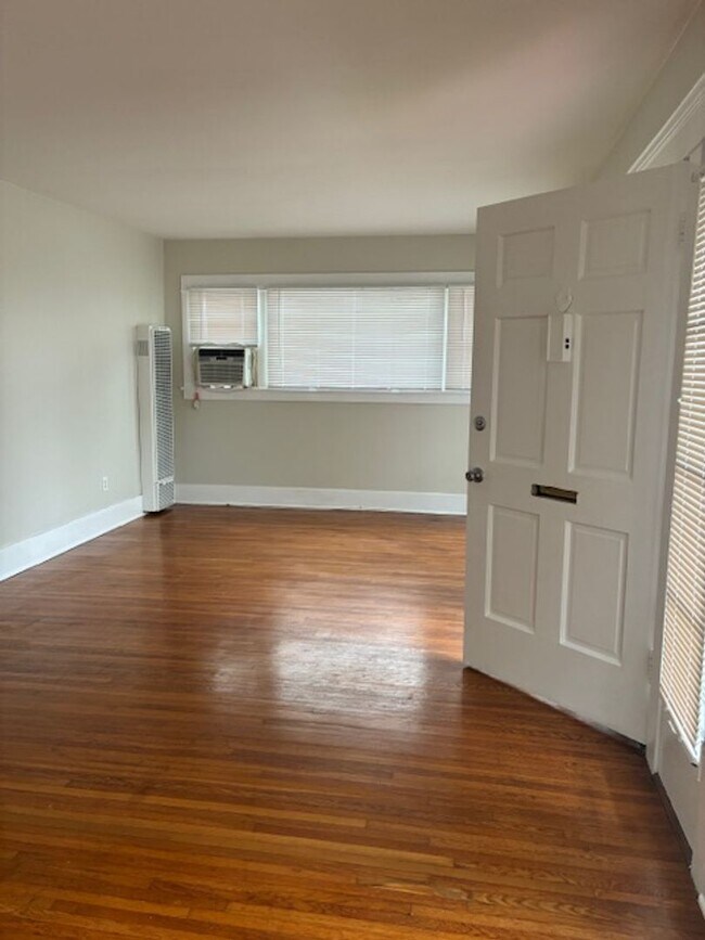 Building Photo - 271BE