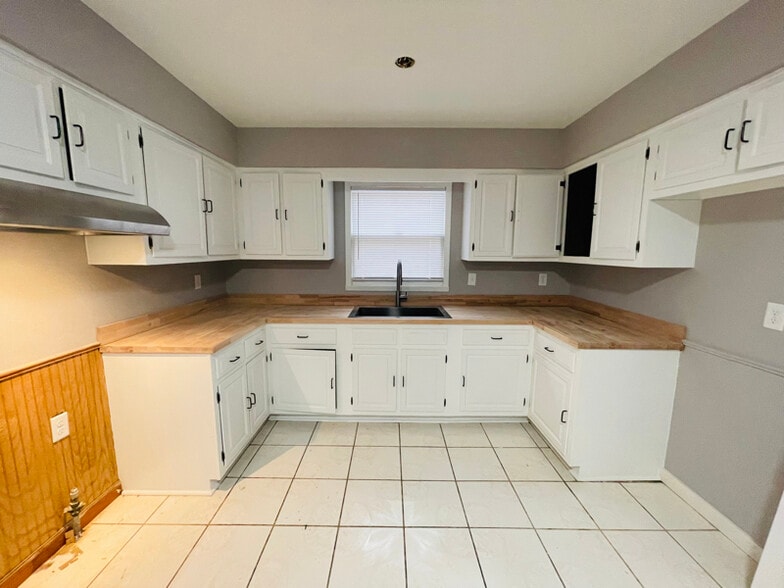 Building Photo - 6188 N Denmark St