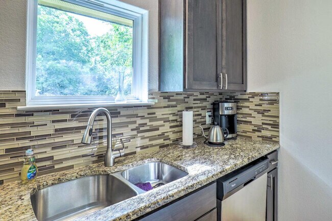 Building Photo - 3600 Govalle Ave