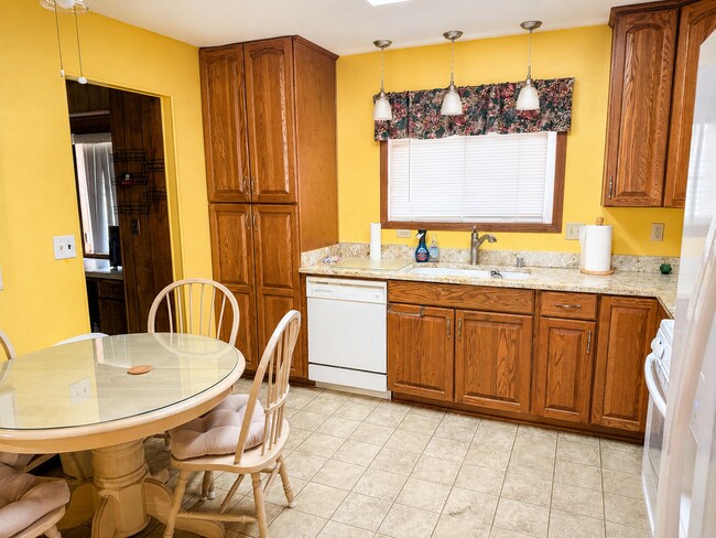 Building Photo - 73297 Highland Springs Dr