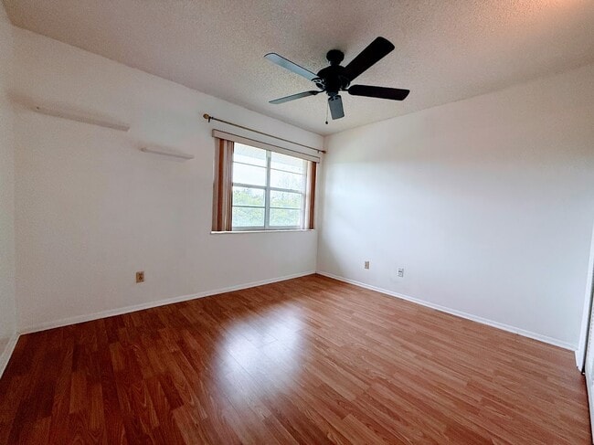 Building Photo - 1845 Robalo Dr