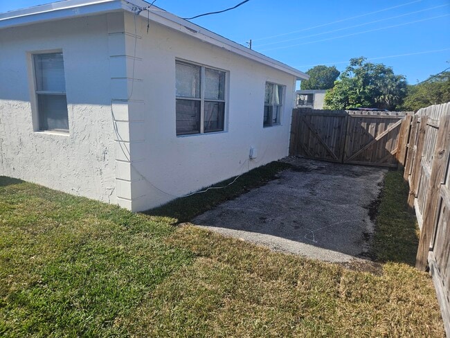 Building Photo - 1121 11th St