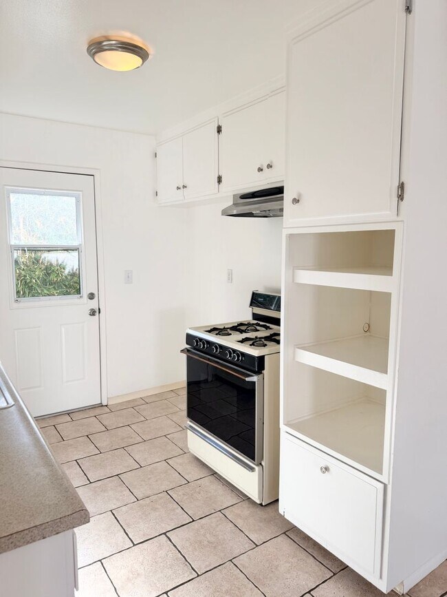 Building Photo - 3325 Porter Ln