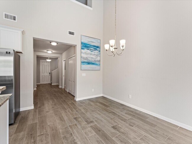 Building Photo - 719 Simeon Dr