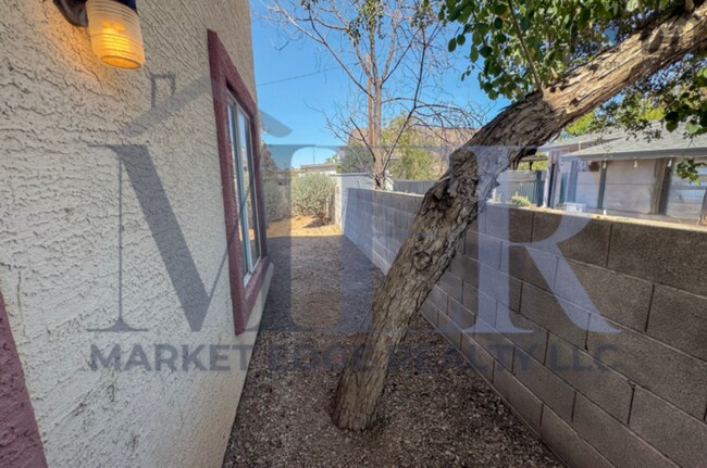 Building Photo - 3Bed/2.5Bath Townhouse at 24th St/Thomas! Ready for Immediate Move-In!