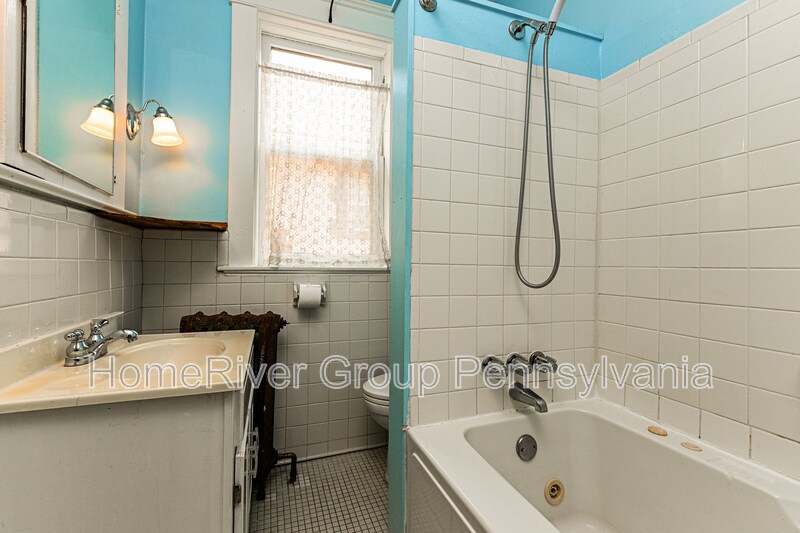 Building Photo - 3584 Beechwood Blvd