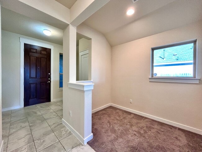 Building Photo - 5809 Urbano Bnd