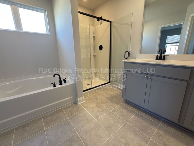 Building Photo - 1415 Black Walnut St