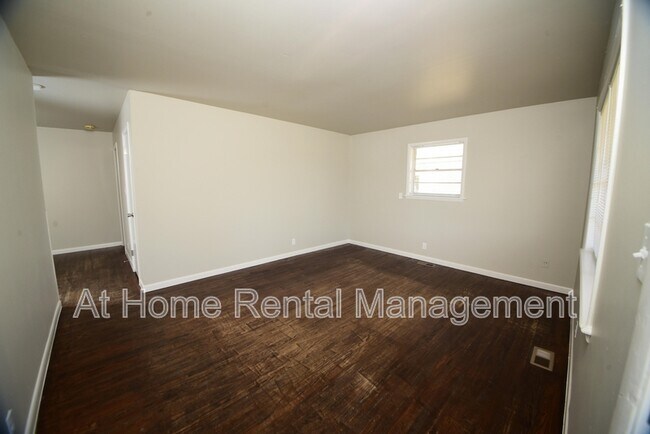 Building Photo - 10219 E 7th St