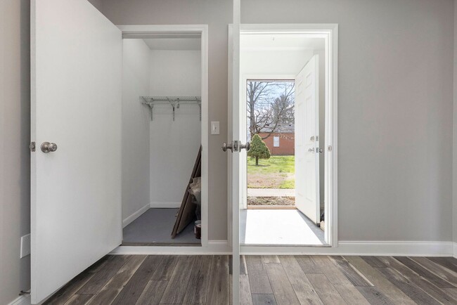 Building Photo - 8508 Westport Road (Briarwood/ East Louisv...