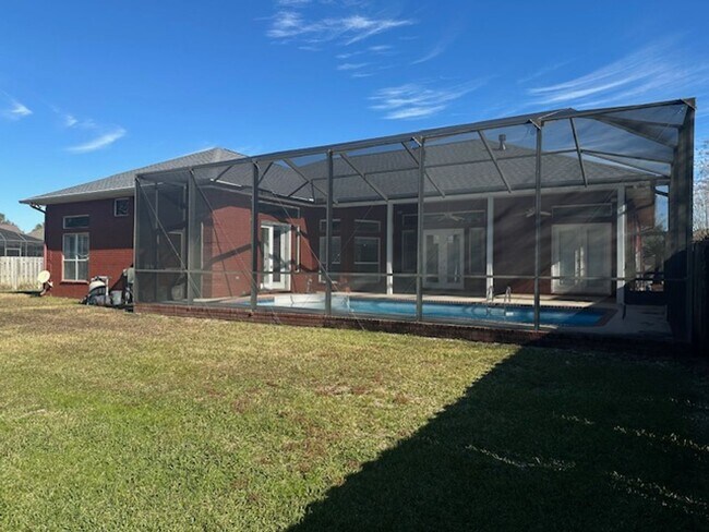 Building Photo - Fabulous Home in Gulf Breeze