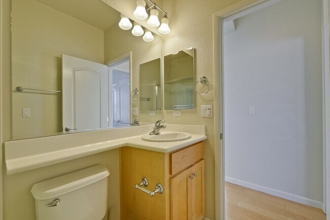 Building Photo - Wow! What a Great Home! Available Now!