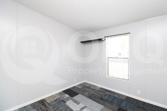 Building Photo - 9721 E Empress Ave