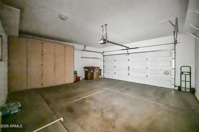Building Photo - 9021 W Escuda Dr