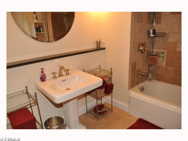 Building Photo - 2511 Mule Barn Aly