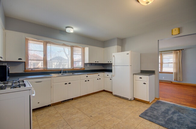 Building Photo - 509 E Jefferson St