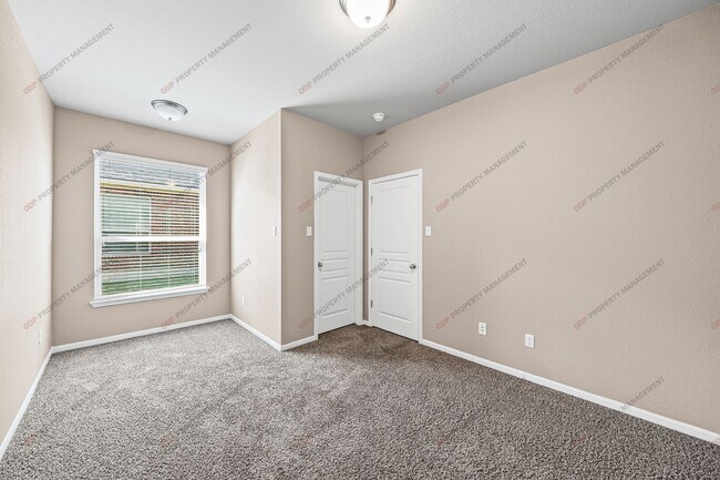 Building Photo - 3 Bedroom- 2 Bathroom in Hills of Westwood
