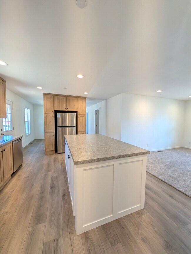 Building Photo - 25874 CA-74