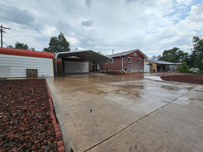 Building Photo - 4-Bedroom Home with In-Ground Pool, Solar ...