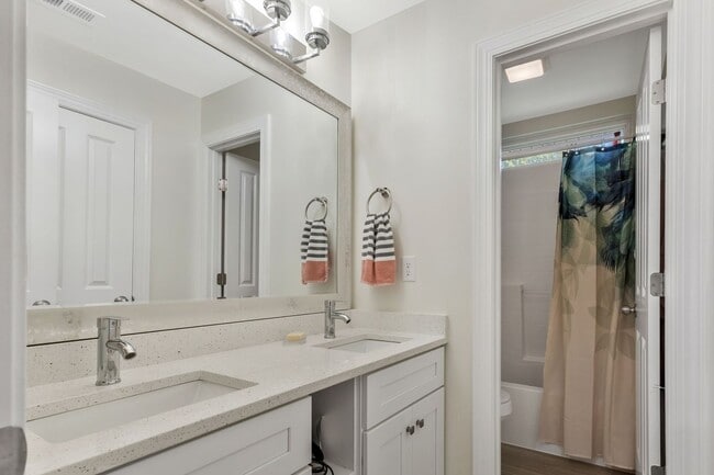 Building Photo - 415 Enclave Ct
